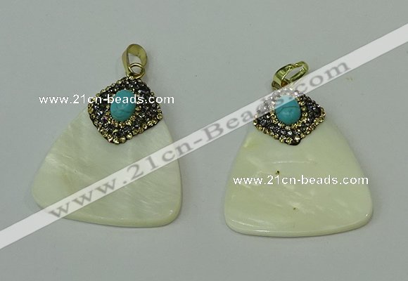 CGP285 35*40mm triangle pearl shell pendants wholesale